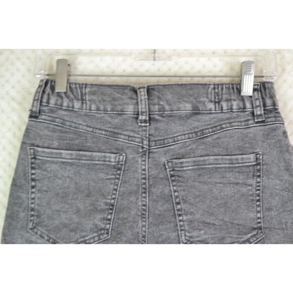 Sincerely Jules Women's 5/27 Black Acid Washed Jean Shorts - Picture 14 of 15